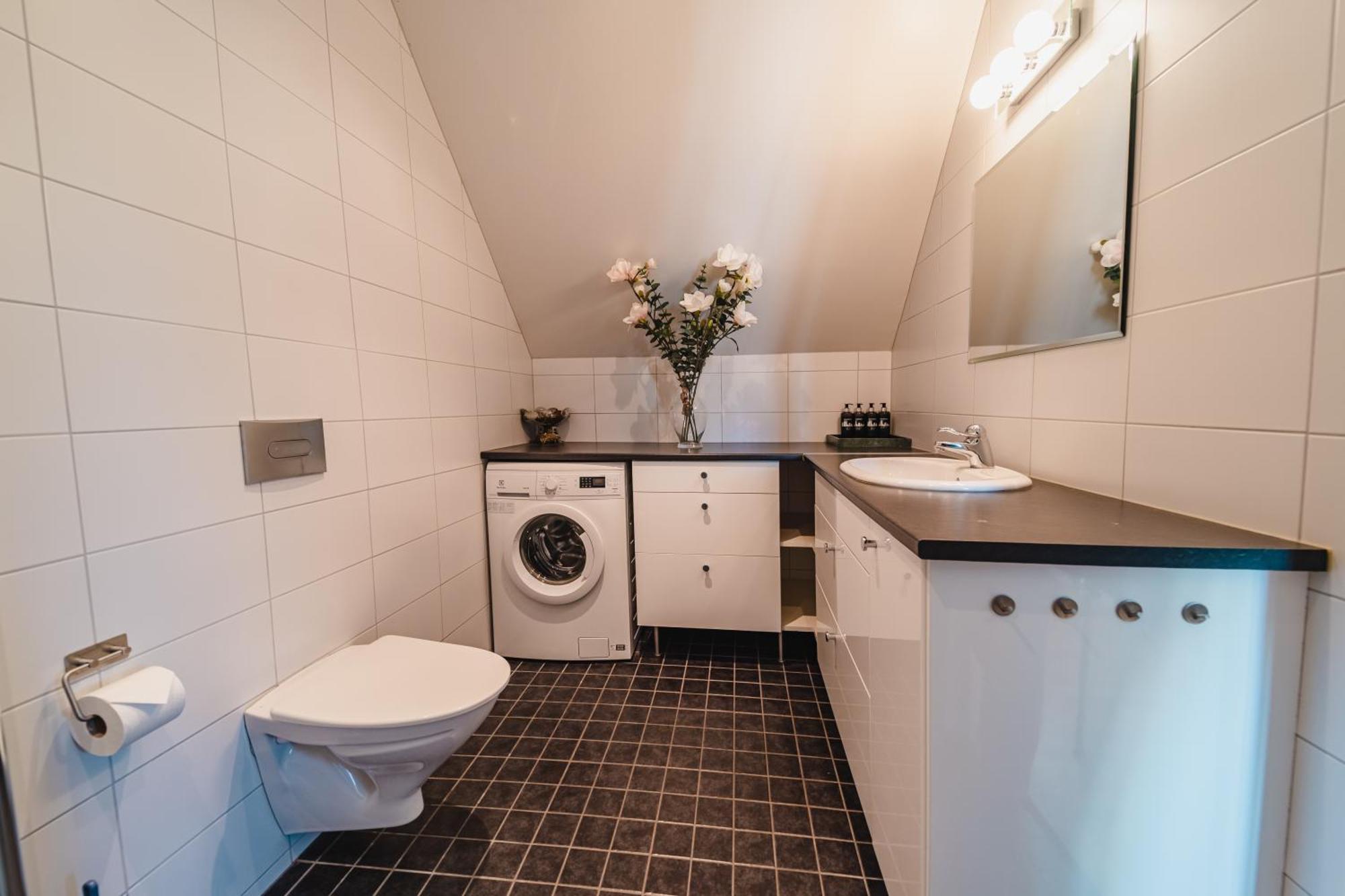 Oesterport - Visby Laegenhetshotell Phòng bức ảnh